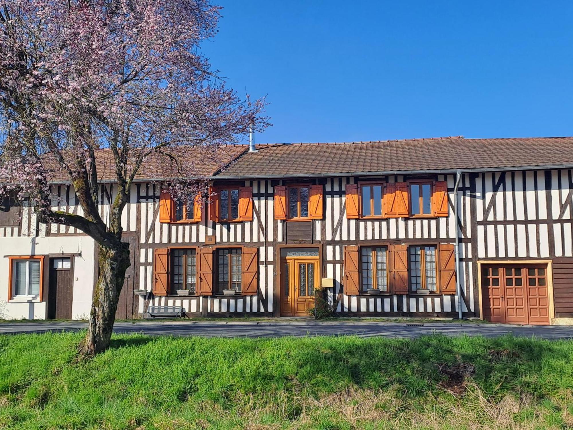 Chatrou Chatelraould-Saint-Louvent Exterior foto